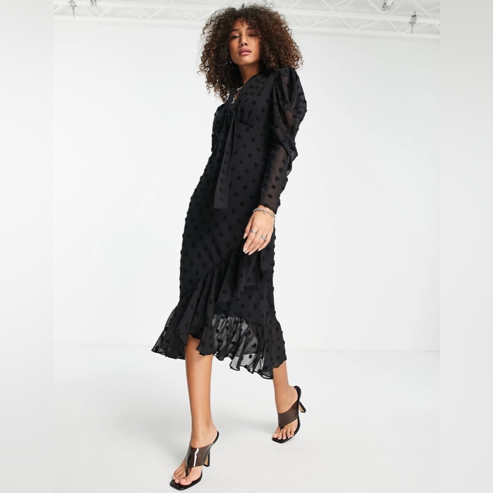 Chic long sleeve black dress